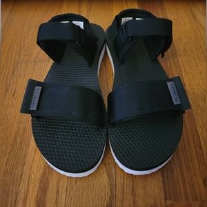 New! Columbia Via Sandals
